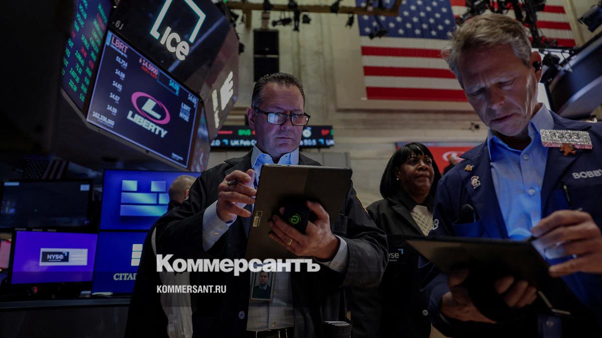 FT: профессиональные инвесторы выводят средства из США