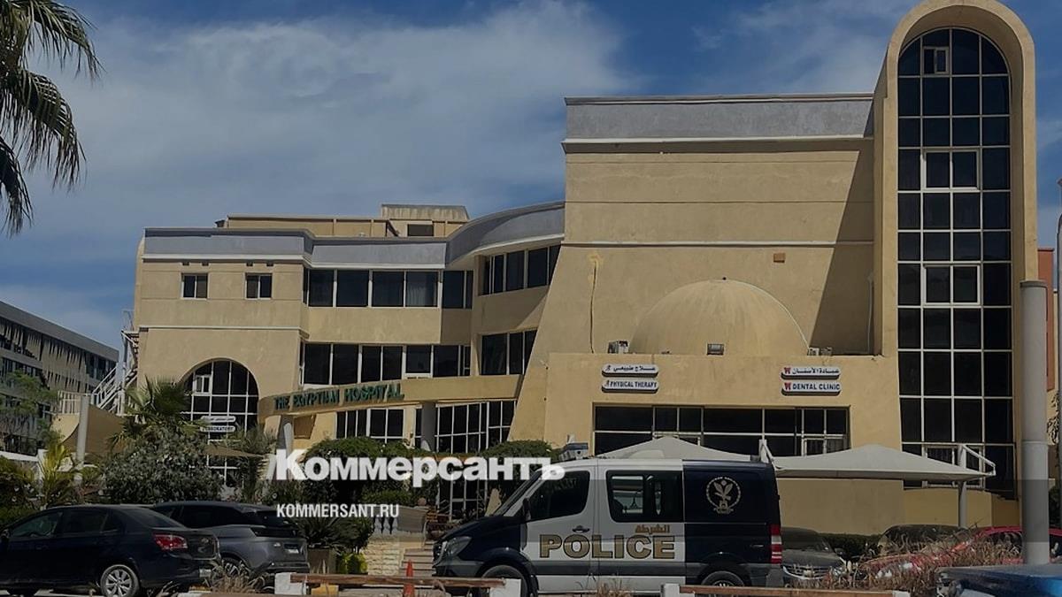 Двое россиян остаются в больницах после крушения батискафа в Египте