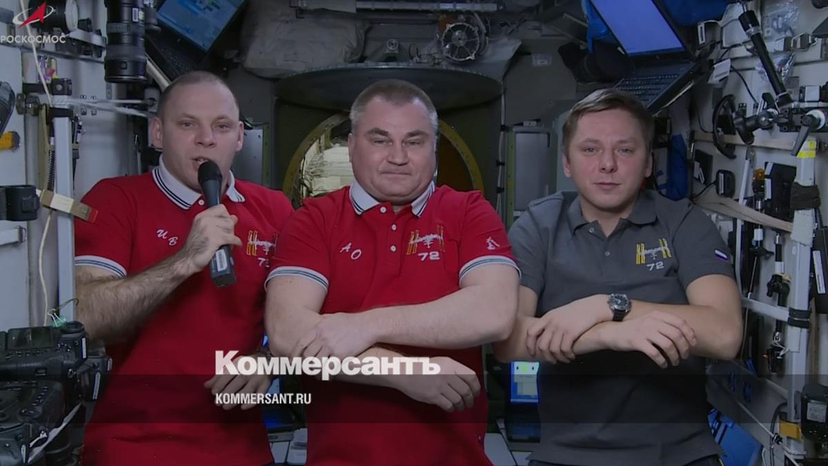 Российский экипаж МКС поздравил страну с Днем космонавтики