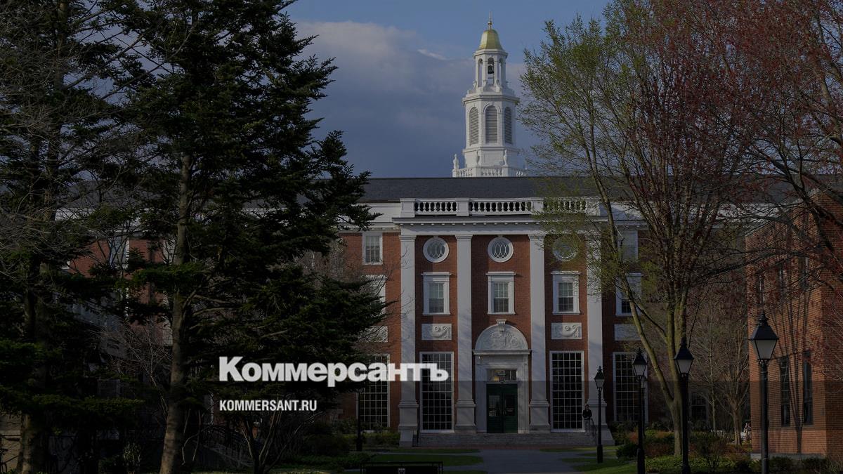 Власти США решили лишить Гарвард безналогового статуса