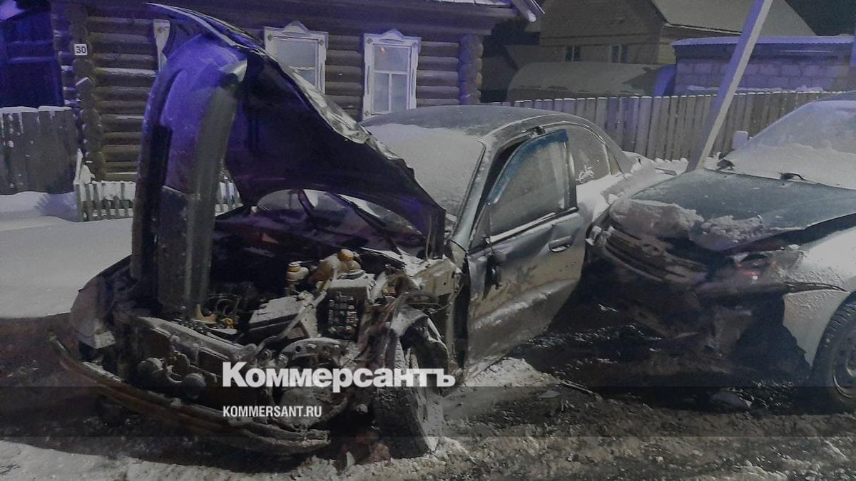 Двое детей пострадали в ДТП с тремя автомобилями на трассе в Удмуртии